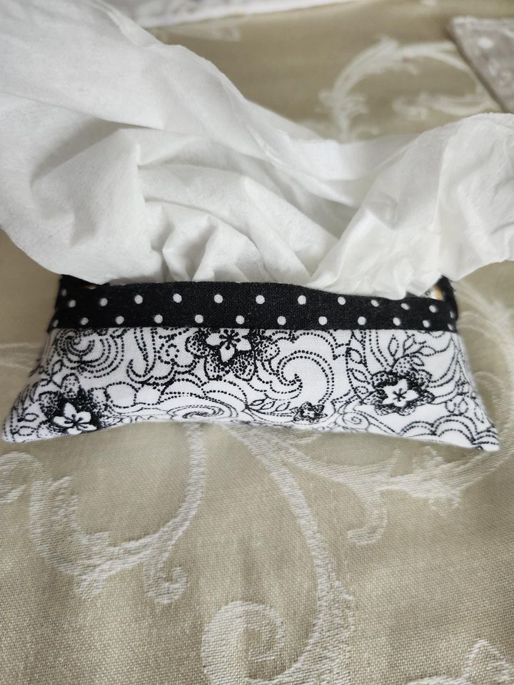 Black & White Fabric Pocket Tissue Holder: Travel Size