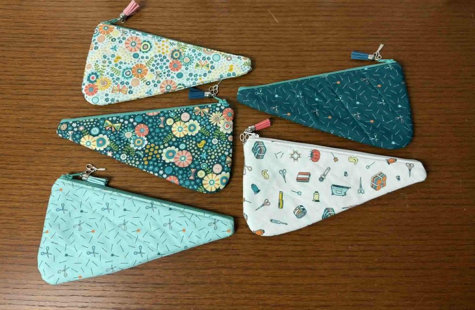 Scissor Zipper Pouch Cozy