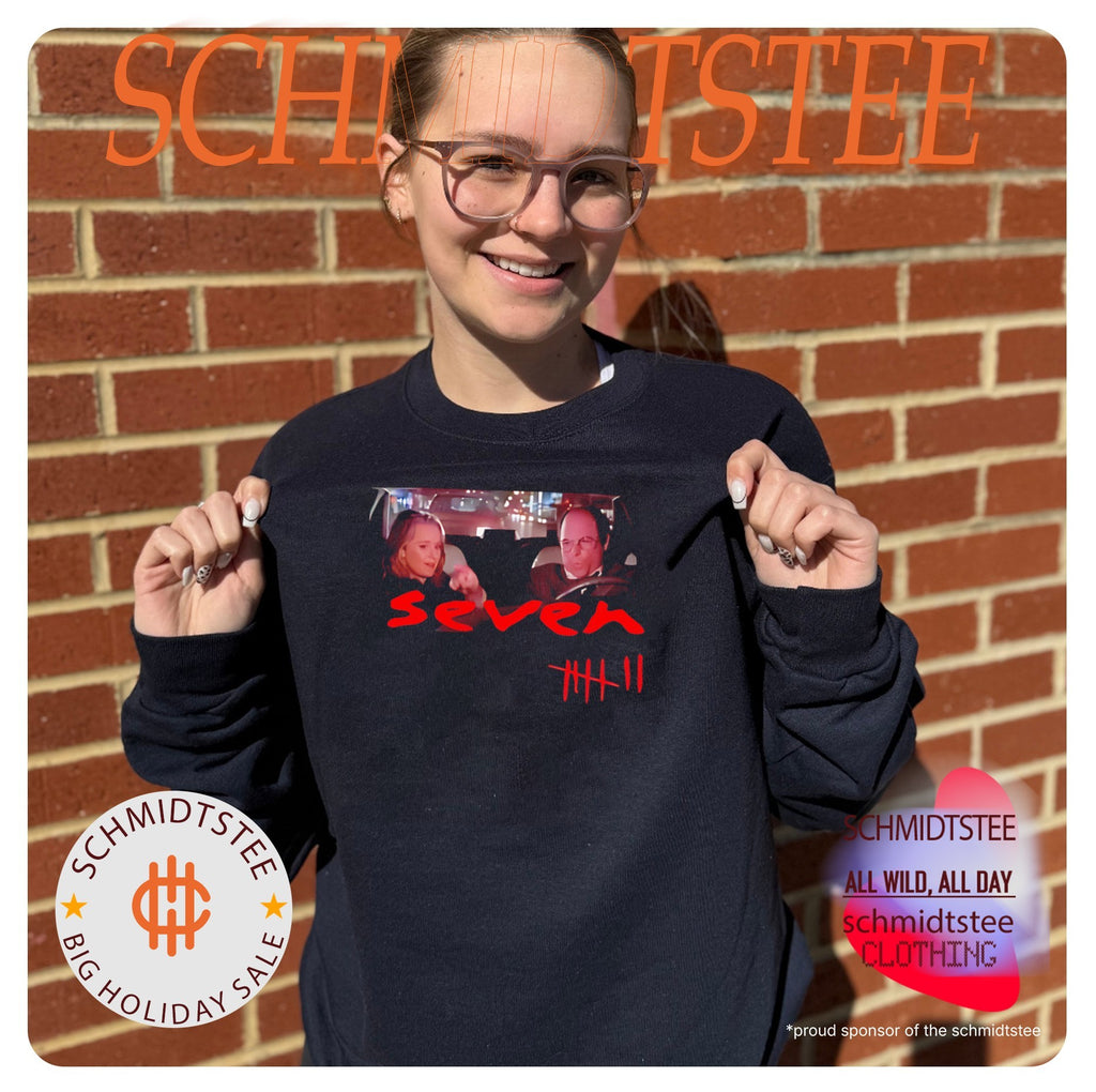 Seinfeld scene with Se7en 1995 font style shirt
